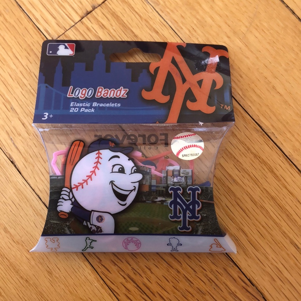 FREE WITH PURCHASE! Mets Logo Bands
